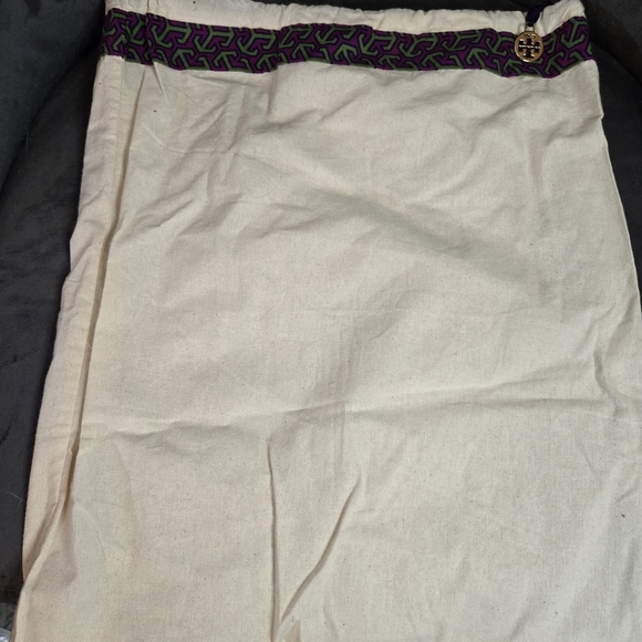 Tory Burch Cream Dust Bag with Elegant Design - Picture 3 of 4